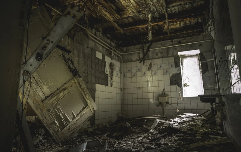 Mob vandalises Karachi hospital's isolation ward after authority refuses to hand over COVID-19 patient's body