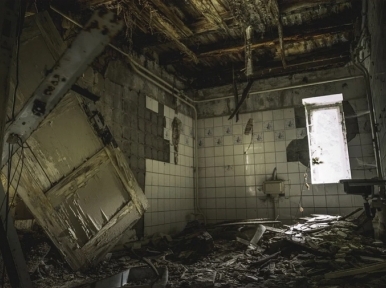 Mob vandalises Karachi hospital's isolation ward after authority refuses to hand over COVID-19 patient's body