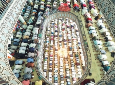 Devotees ask for a Covid-19 free world during Eid prayers