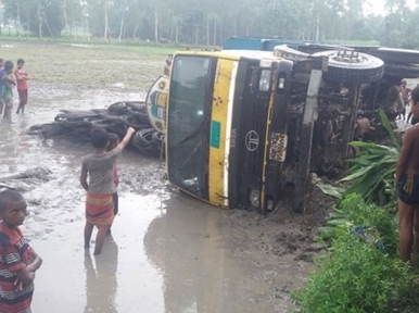 Vehicle collision kills 4, injures 5 in Cumilla 