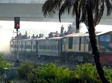 Rail accident kills one in Dhaka