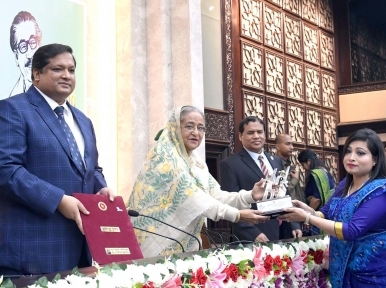 PM Hasina urges youth to make themselves capable of giving jobs