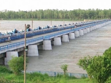 Thousands stranded as Teesta water level rises, officials sound red alert 