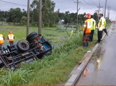 Driver dies after losing control over truck