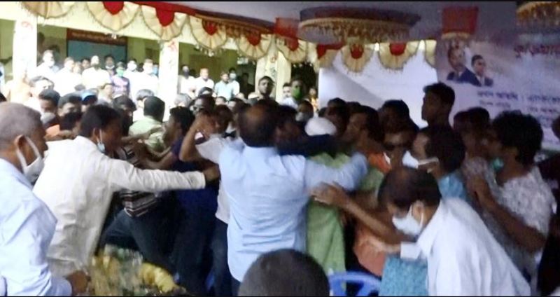 Beneficiaries return empty handed as BNP groups clash during relief programme, 10 injured