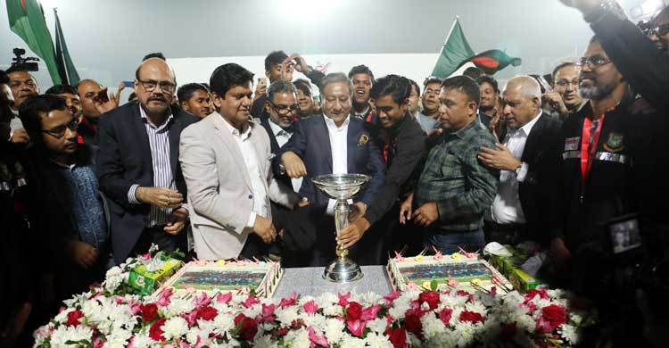 World Cup winning team gets heroe's welcome in Bangladesh