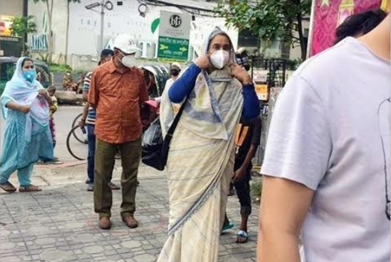 Education Minister does marketing maintaining social distancing 