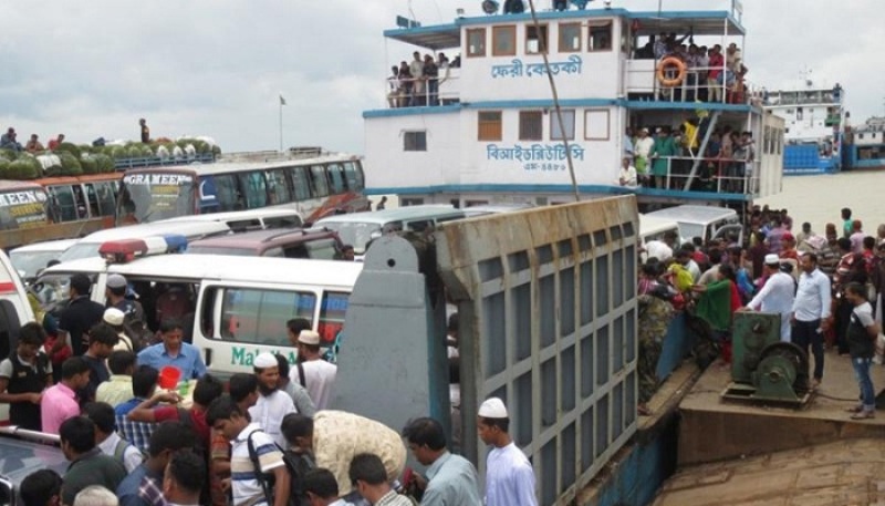 নাব্য সংকটে কাঁঠালবাড়ি-শিমুলিয়ায় ফেরি চলাচল বন্ধ