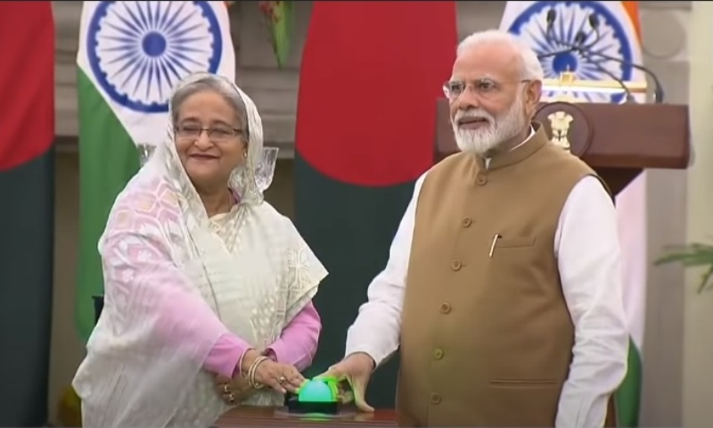 Indian Prime Minister Narendra Modi greets Hasina on Eid