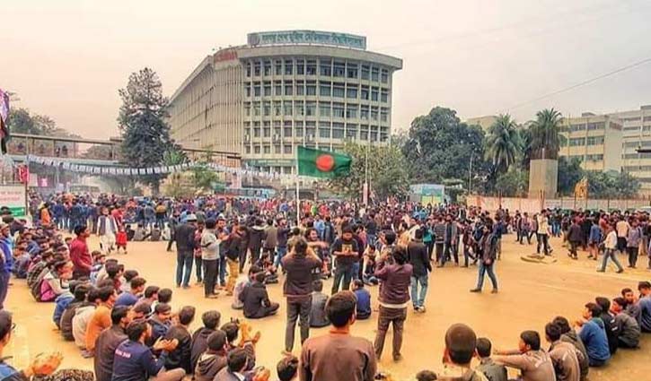 Shahbag Protest and Saraswati Puja: People demonstrate against change of polling date 