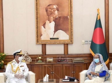 নৌবাহিনীর প্রধান সাক্ষাৎ করলেন হাসিনার সাথে 